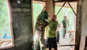 Banyak yang Lapuk, Satgas TMMD Ganti Seluruh Kusen RTLH Milik Suparno