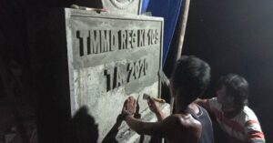 Semangat Pak Darno Lembur Tugu Prasasti TMMD Karanganyar