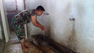 Sibuk Kerja TMMD, Tetap Istiqomah Menjalankan Ibadah