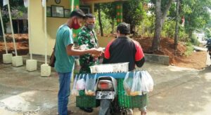 Bakul Keliling Laris Manis,Di Borong Warga Dan Satgas TMMD