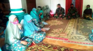 Di Akhir Penugasan, Anggota Satgas TMMD Kunjungi Ibu-ibu PKK