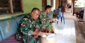 Makan Pagi Terakhir Anggota Satgas di Lokasi TMMD