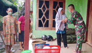 TMMD Selesai Anggota Satgas TMMD Berpamitan Kepada Warga