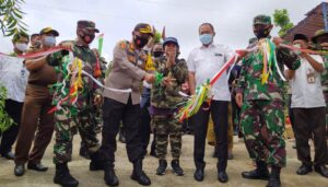 Pemotongan Pita Tanda Berakhirnya TMMD