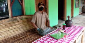 Saimin Penerima RTLH Teteskan Air Mata Kebahagiaan