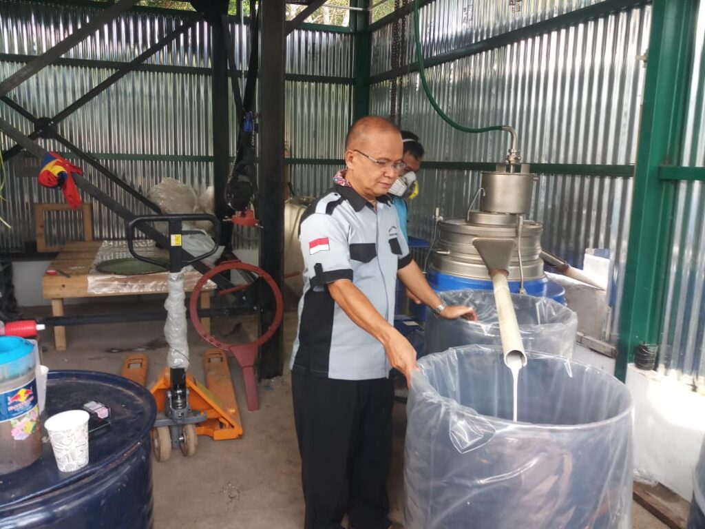 Pabrik Aspal Karet Dongkrak Harga Karet Di Kalangan Petani