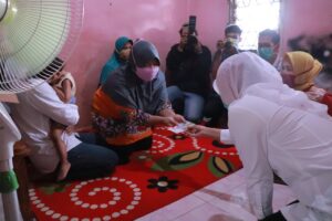 Balita Penderita Tumor Mata Dibawa Wawako Palembang Ke Rumah Sakit