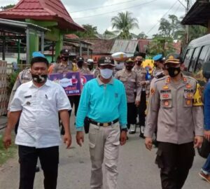 Kapolres Lahat Terjun Langsung Sosialisasi Protkes Covid-19, Dengan Berjalan Kaki