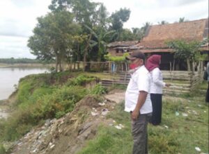 Warga Pinggiran Sungai Lematang Khawatir Tanah Mulai Longsor
