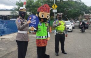 Usaha Mengurangi Penyebaran Covid-19, Satlantas Gunakan Badut Mang PDK