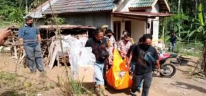 Pria Tanpa Identitas Tewas Bersimbah Darah di Rumah Warga