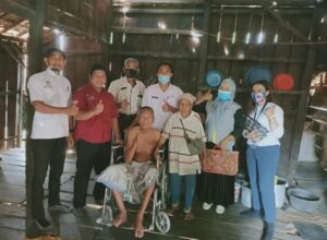 Pemkab Muaraenim Bantu Penyandang Cacat Berupa Kursi Roda Dan Kaki Palsu