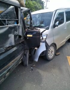 Lakalantas Terjadi Dijalan Lintas Muaraenim – Prabumulih, Kijang Avanza VS Mobil Luxio