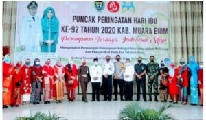 Peringati Hari Ibu, Pemkab Muara Enim Potong Tumpeng