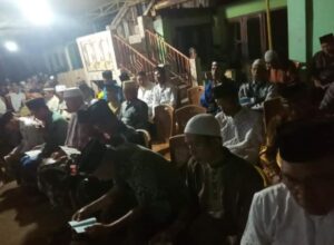 Warga Muara Enim Lakukan Tradisi Tolak Balak Dengan Doa Bersama