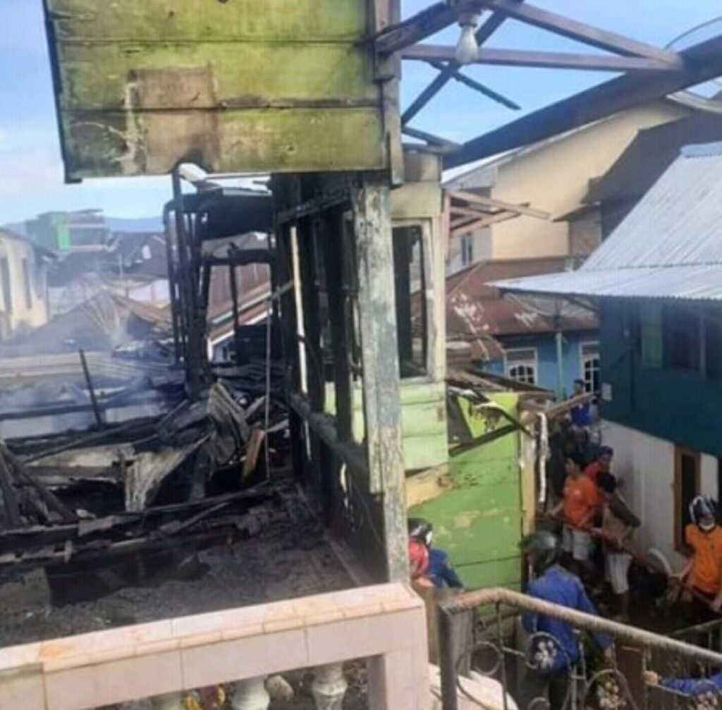 Rumah Warga Tebat baru Ludes Terbakar