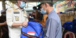 Walikota Pagaralam Serahkan Bantuan Untuk Korban Kebakaran