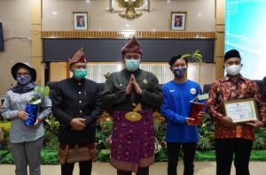 Herman Deru Bangga OKU Timur Makin Maju