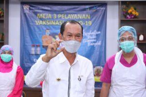 Walikota Palembang Lakukan Vaksin Tahap Kedua