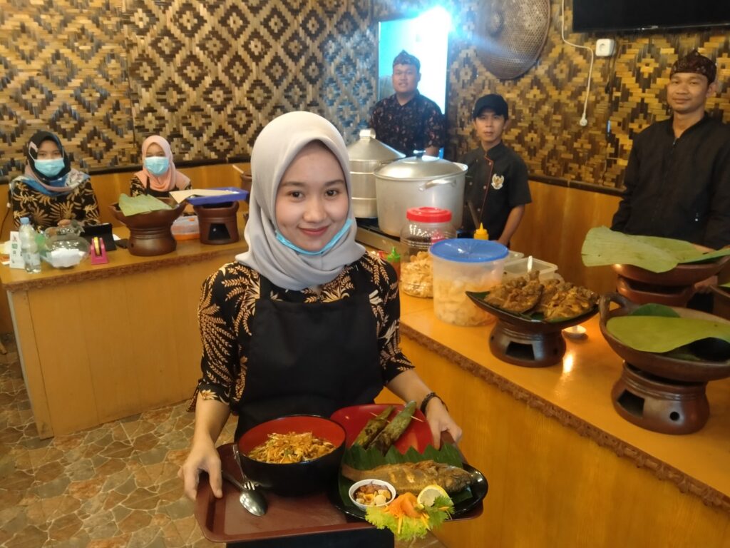 Waroeng Abah Kulinear Khas Sunda Kini Hadir Di Kota Palembang