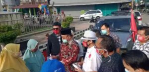 Juarsah Bagikan Masker Bersama Ormas Projo