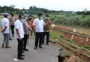 Soal Jalan Longsor, Ini Tanggapan Bupati Muara Enim
