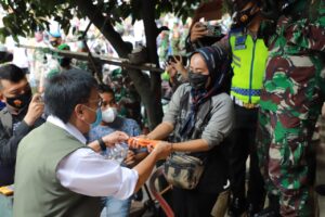 Nasrun Umar Ingatkan Pedagang Pasar Tradisional Disiplin Protokes