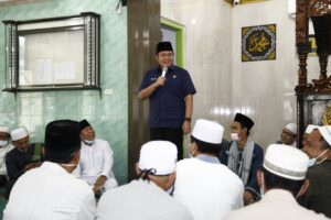 Herman Deru Ajak Jemaah Masjid Asy-Syakirin  Sukseskan Program Vaksinasi Covid