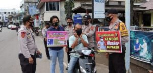 Polsek Lawang Kidul Bagikan Masker Untuk Warga