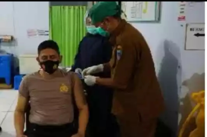 Usai Divaksin, Kapolres Lahat Ingatkan Warga Tak Usah Takut