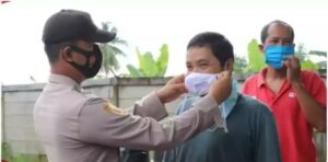 Polres Lahat Kembali Bagikan Masker Untuk Warga