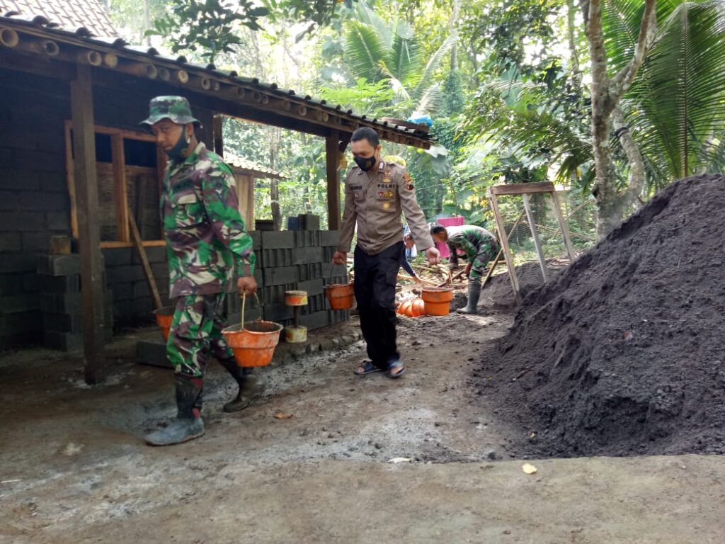 Polsek Susukan Bantu Satgas TMMD Reg-110 Kodim 0714/Salatiga