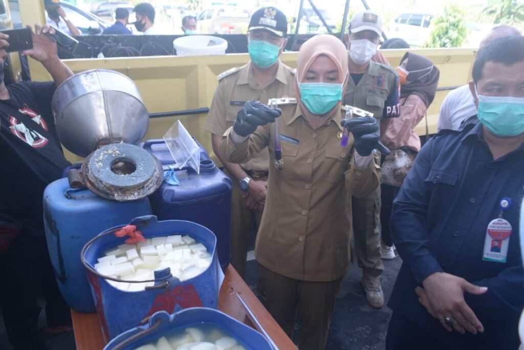 Petugas Gabungan Amankan 20 Ribu Tahu Formalin Siap Edar di Palembang