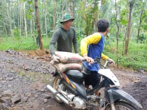 Manfaat Kekompakan Dalam Menyelesaikan Suatu Pekerjaan TMMD di Desa Ketapang