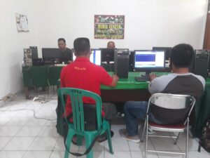 Tim Media Center Kodim 0714/Salatiga Berjibaku Dalam Sukseskan TMMD Reg Ke-110