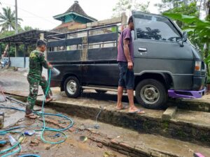 Satgas TMMD Bersihkan Mobil Matrial