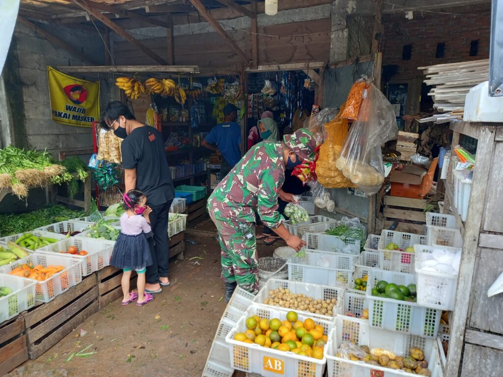 Keberadaan Satgas TMMD Membawa Rejeki Bagi Pemilik Warung