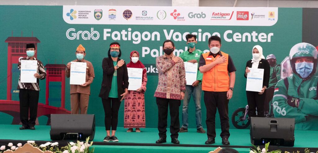 Gelar Vaksin Massal, Mendagri dan Gubernur Sumsel Puji Grab & Good Doctor