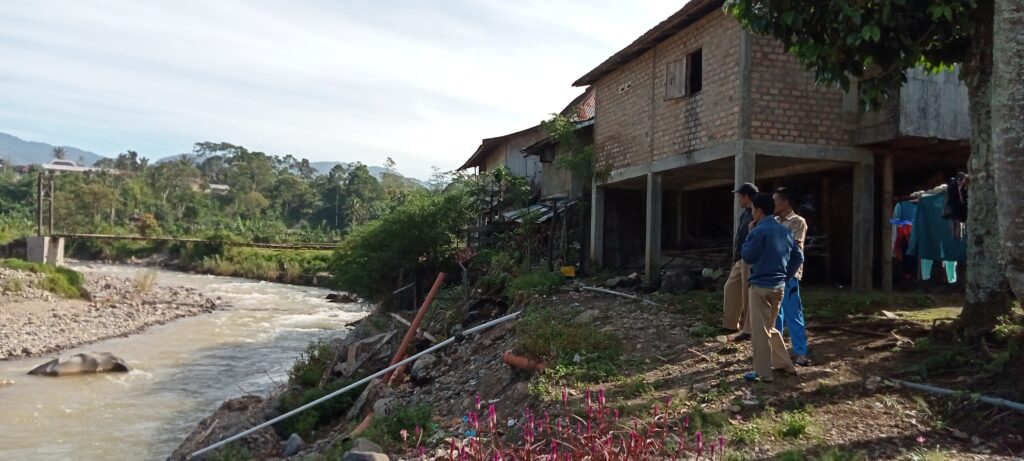 Bronjong Penahan Abrasi Sungai Ambruk Ancam Pemukiman Warga Di OKU Selatan
