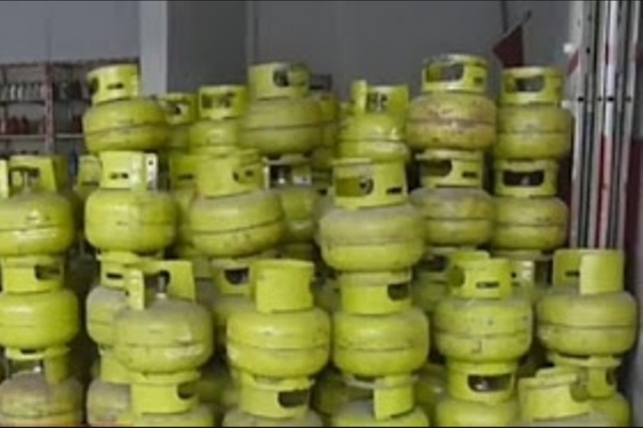 GAS 3 KG Langka, Warga Gelumbang Kembali Memasak Dengan Kayu Bakar