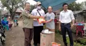 Dinas Sosial Lahat Salurkan Bantuan Kepada Korban Kebakaran Di kota Agung