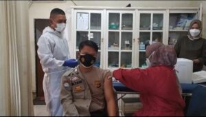 Polres Muara Enim Mulai Lakukan Vaksinasi Bertahap