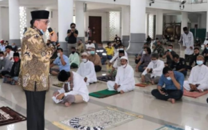 Jumat Perdana, Plh. Bupati Shalat Jumat di Masjid Agung Muara Enim