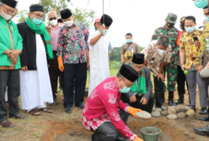 Bupati Letakkan Batu Pertama, Tanda Dimulainya Pembangunan Ponpes Laa Roiba 2 di Desa Panang Jaya, Kecamatan Gunung Megang