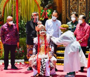 Tinjau Vaksinasi Massal di Bali, Presiden Berharap Sektor Pariwisata Bali Segera Bangkit