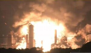 Kilang Minyak Balongan Indramayu Meledak Diduga Terkena Sambaran Petir