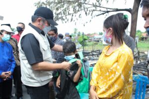 Pastikan Kondisi Warganya, Herman Deru Tinjau Lokasi Kebakaran di OKI