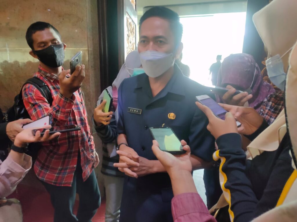 Ratu Dewa Imbau Warga Tetap Disiplin Protokes