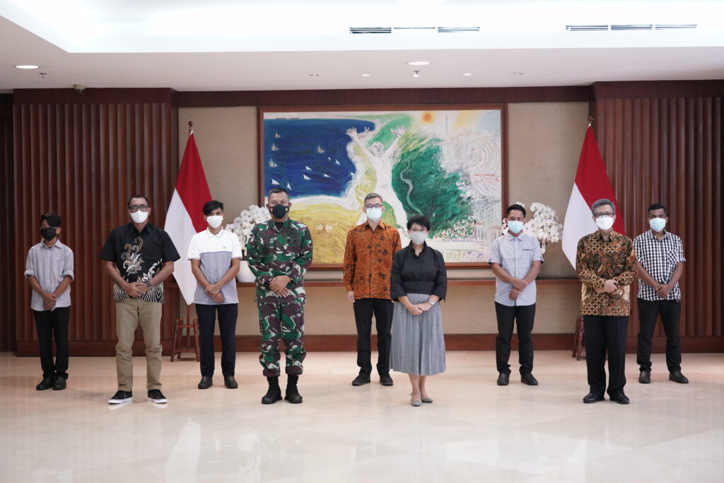 Kemlu Serah Terimakan Empat ABK Korban Penyanderaan Abu Sayyaf ke Keluarga