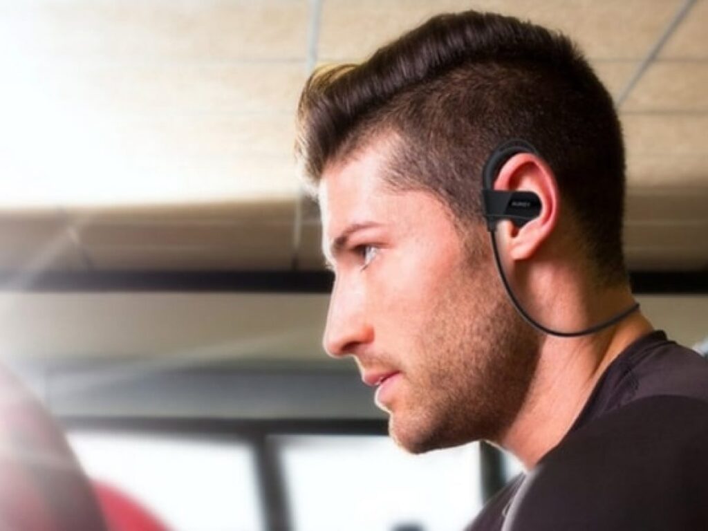 Ini Tips Merawat Telinga untuk Anda yang Sering Memakai Headset